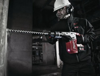 Перфоратор SDS-MAX аккумуляторный MILWAUKEE, M18 CHM-902C, 6,1Дж (  заряд.устройство, 2 акум.X 9Ач, HDкейс) (акция)