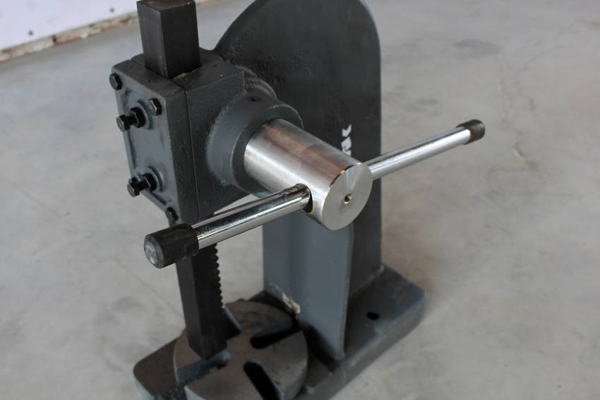 Ручний прес CORMAK AP 2-AP-2